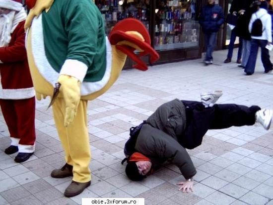 usor..usor m'am incins si i'am provokt... obie vs santa & cocosul :)